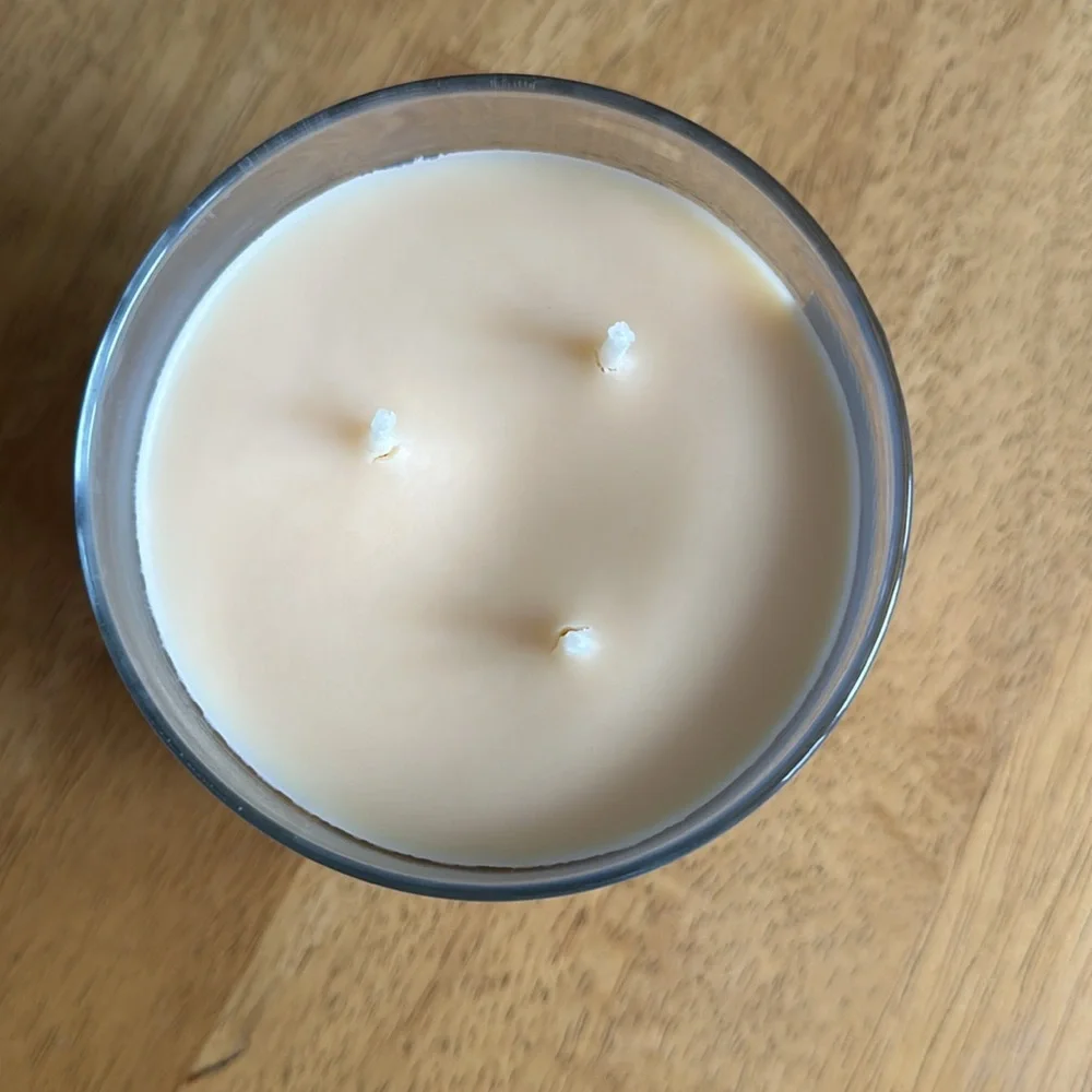 Bath & Bodyworks Vanilla Eggnog 3 Wick Candle - Picture 2 of 3